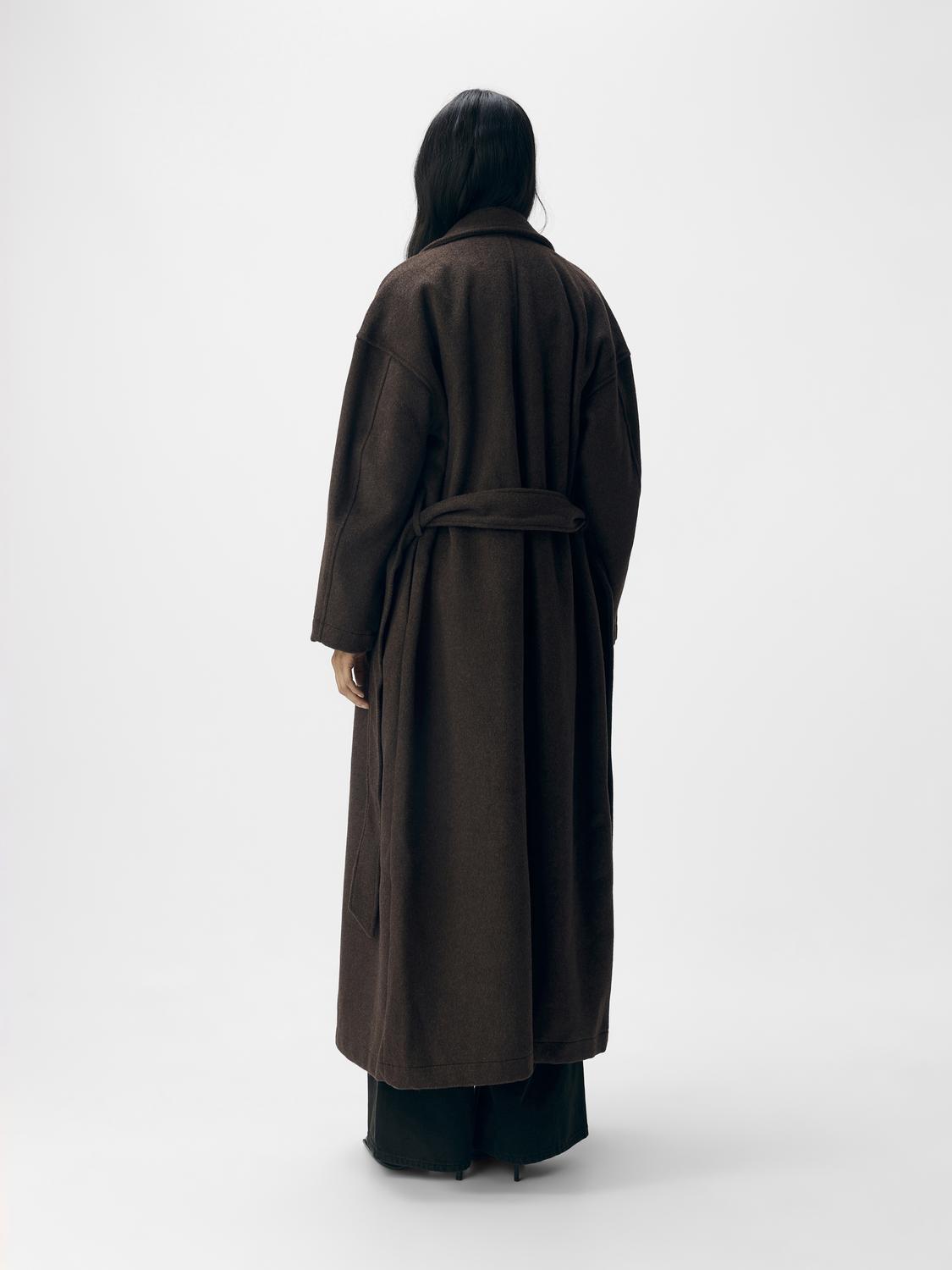 model_shot-back